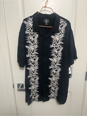 NEW Volcom Black Button-Up Shirt with White Leafs Graphic in size XXL